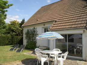Cozy Holiday Home in Saint Germain sur Ay with Garden